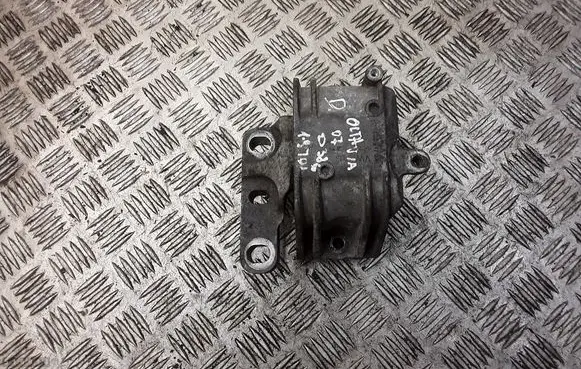 Skoda Octavia Mk2 (1Z) Engine mount bracket 1K099262