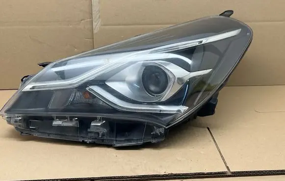 Toyota Yaris Headlight/headlamp 811700DJ90