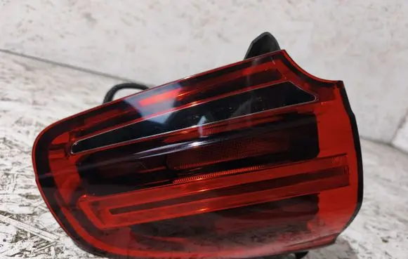 Porsche Cayenne (92A) Tailgate rear/tail lights 7P5945307G 90053375
