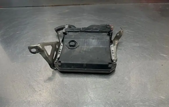 Toyota Avensis T270 Engine control unit/module 8966105F20 MB2759004732
