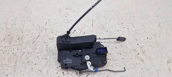 Renault Trafic II (X83) Front door lock 8200008260