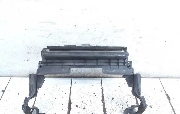 Mercedes-Benz ML W164 Radiator trim 1645000916