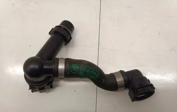 BMW 5 G30 G31 Engine coolant pipe/hose 8518749