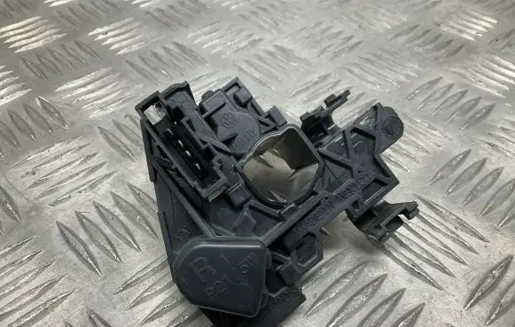 Volkswagen Jetta VI Tail light bulb cover holder