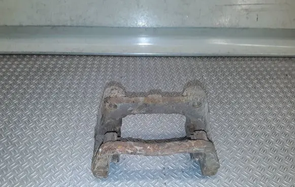 Opel Meriva B Brake caliper pad carrier rear 