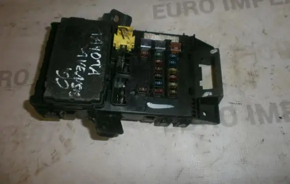 Toyota Avensis T220 Fuse box set 8264105010