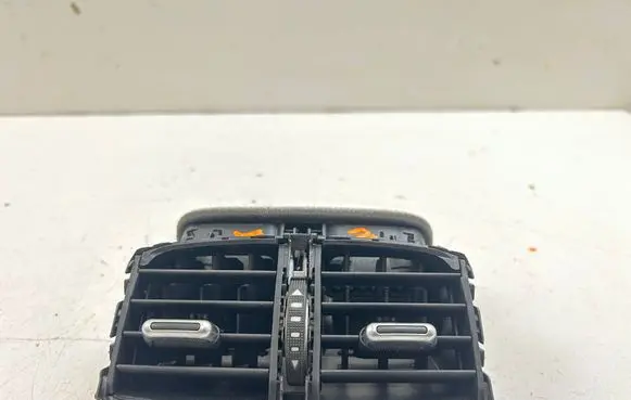 Rear air vent grill