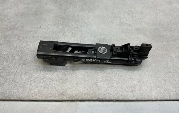 Skoda Octavia Mk3 (5E) Seat belt height adjuster 8V0857819A