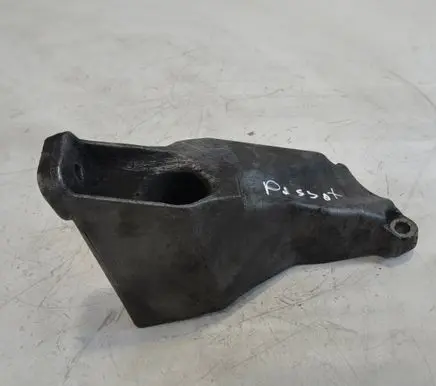 Volkswagen PASSAT B5.5 Engine mounting bracket 8DO199307P