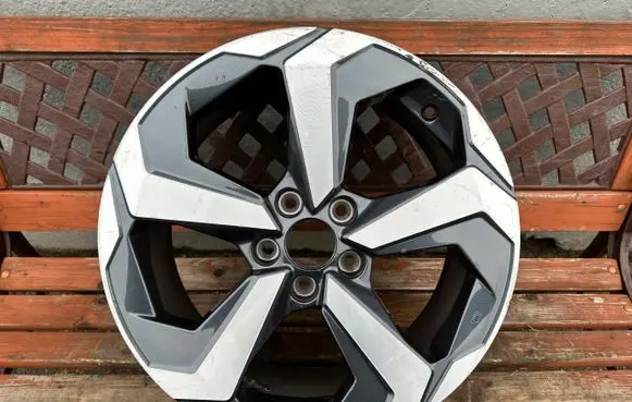 Nissan Qashqai R18 alloy rim 