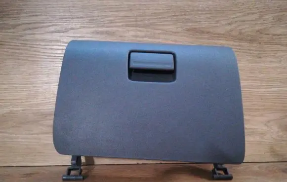 Ford Focus Glove box lid/cover 