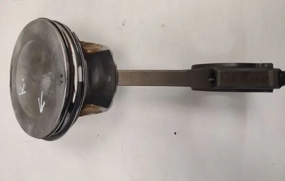 Dodge Challenger Piston with connecting rod 
