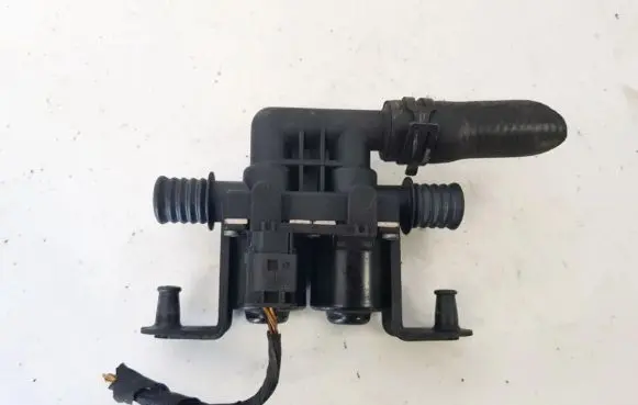 BMW 5 E60 E61 Coolant heater control valve 6411693170801 050209