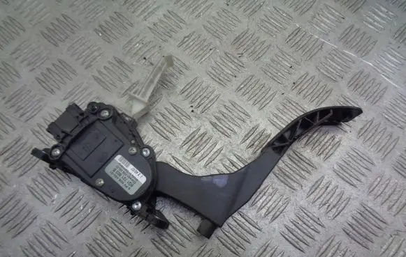 Skoda Octavia Mk1 (1U) Accelerator throttle pedal 6Q1721503B