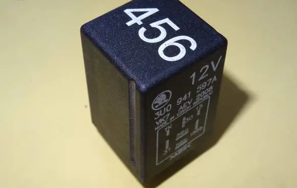 Skoda Superb B5 (3U) Other relay 3U0941597A VK7AEV2008