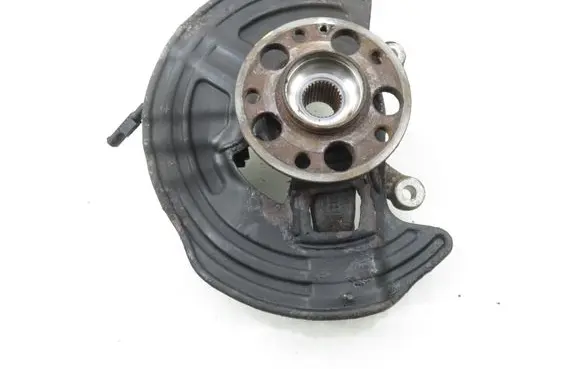 Mercedes-Benz A W176 Front wheel hub spindle knuckle 