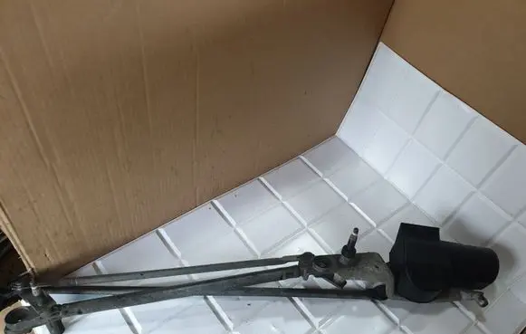 Ford Focus Front wiper linkage and motor 084323