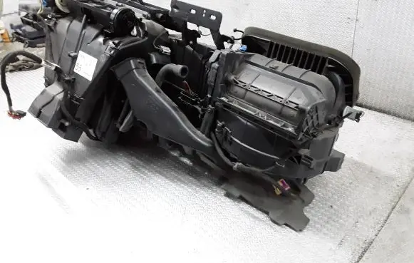 Volkswagen Golf Plus Interior heater climate box assembly 5M1820003C