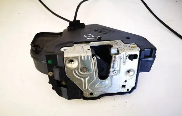 Mercedes-Benz C W203 Rear door lock 2037300235