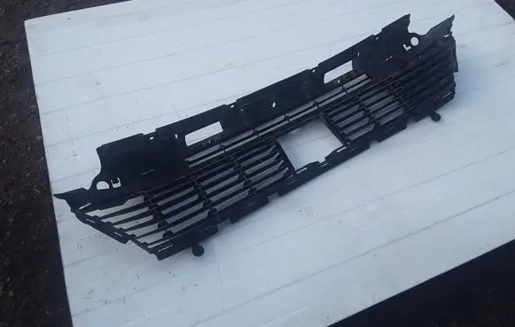 Peugeot 5008 Front bumper lower grill 9816499377