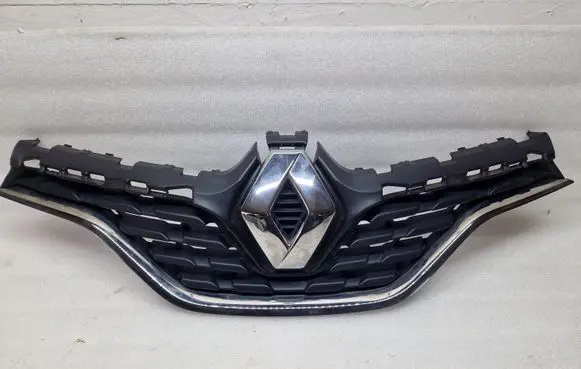 Renault Captur Front bumper upper radiator grill 623109707R