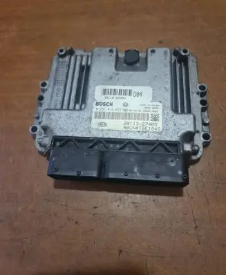 KIA Carens II Engine control unit/module 3911627485 3911327485 0281013072