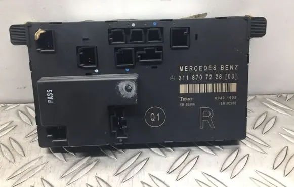 Mercedes-Benz E W211 Door control unit/module 2118707226 A2118707226