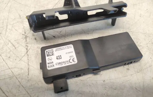 Opel Insignia A Door central lock control unit/module 13503204 1332172 F00HJ00491