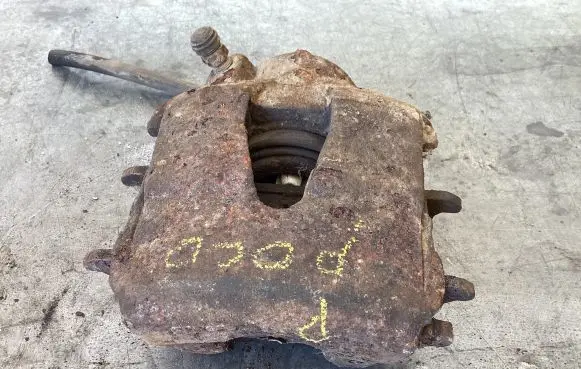 Volkswagen Polo IV 9N3 Front brake caliper