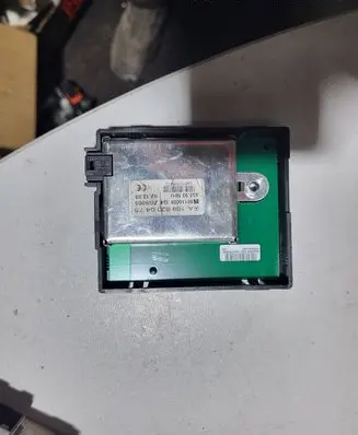 Mercedes-Benz E W212 Antenna control unit A1698200475 046701565470 B350110009