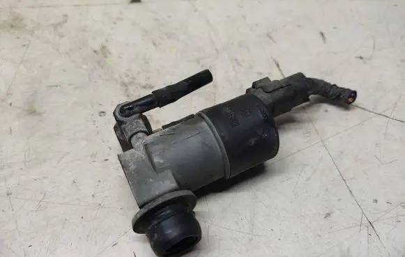 Nissan Qashqai Windscreen/windshield washer pump 9641553880