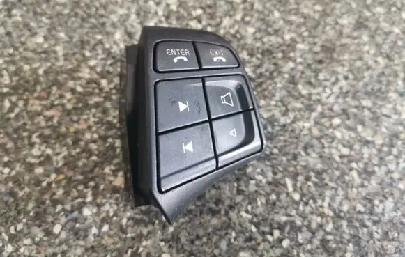 Volvo S40 Steering wheel buttons/switches 31313951