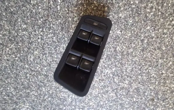 Volkswagen Golf VII Electric window control switch