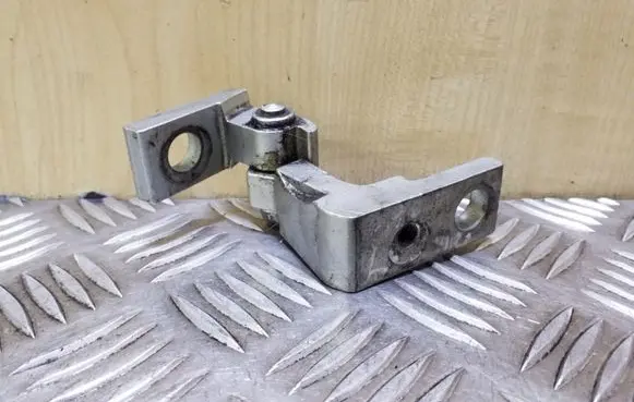 Skoda Octavia Mk1 (1U) Rear door upper hinge