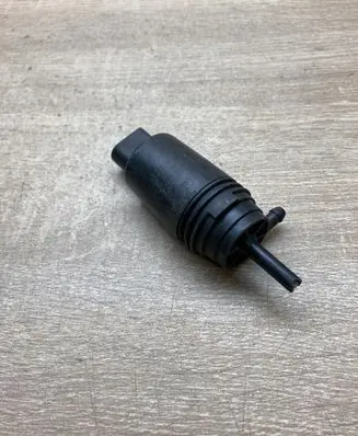 BMW 5 E39 Windscreen/windshield washer pump 8377612