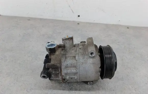 Volkswagen Touran I Air conditioning (A/C) compressor (pump) 8FK351322