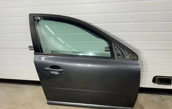 Volvo V70 Front door