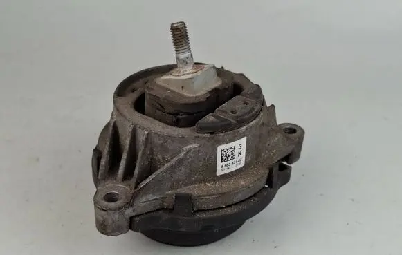BMW 3 F30 F35 F31 Engine mount bracket 6863821 201114