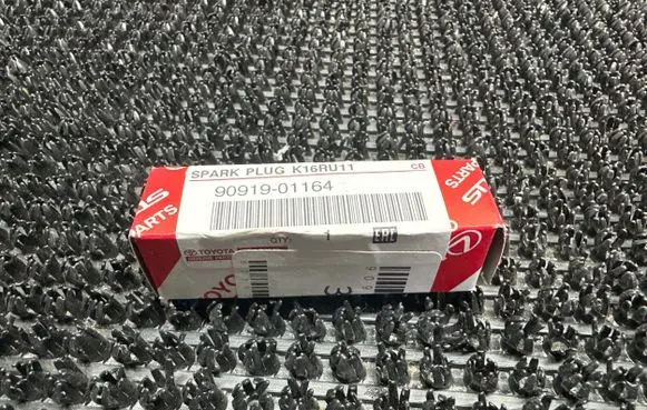 Toyota Celica T180 Spark plug 9091901164