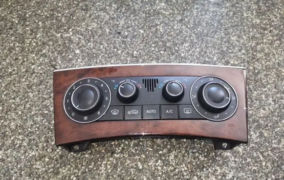 Mercedes-Benz C W203 Climate control unit A2038304085