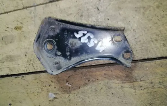 Mercedes-Benz E W212 Engine mounting bracket A2043520146
