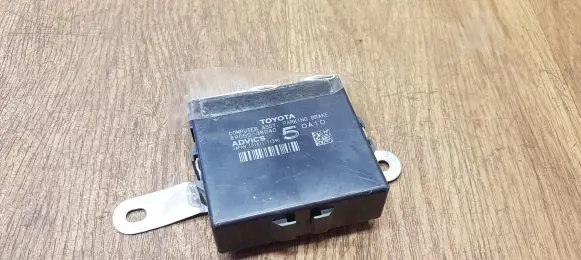 Lexus RX 450H Hand brake control module 8905048040