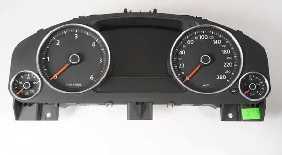 Volkswagen Touareg II Speedometer (instrument cluster) 7P6920883L