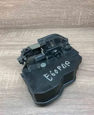 BMW 5 E60 E61 Front door lock 7167068