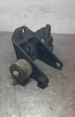 Toyota Corolla Verso AR10 Engine mounting bracket