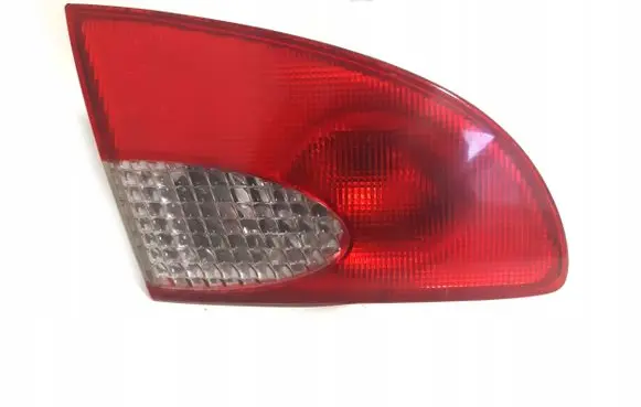 Toyota Avensis T220 Tailgate rear/tail lights 23300102