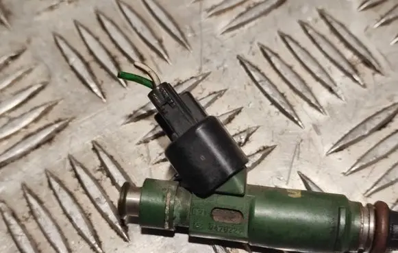 Volvo XC70 Fuel injector 9470229