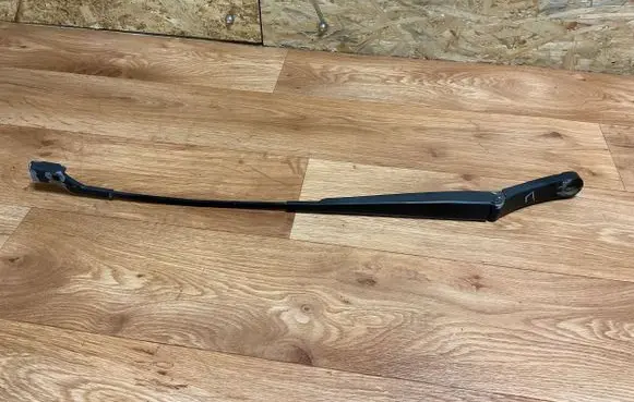 Volkswagen PASSAT B6 Front wiper blade arm 3C1955410B