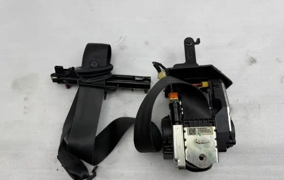 Volvo XC90 Front seatbelt 39844548 P39844548