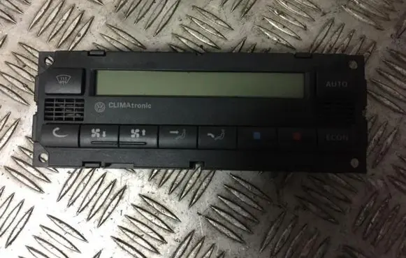 Volkswagen PASSAT B5 Climate control unit